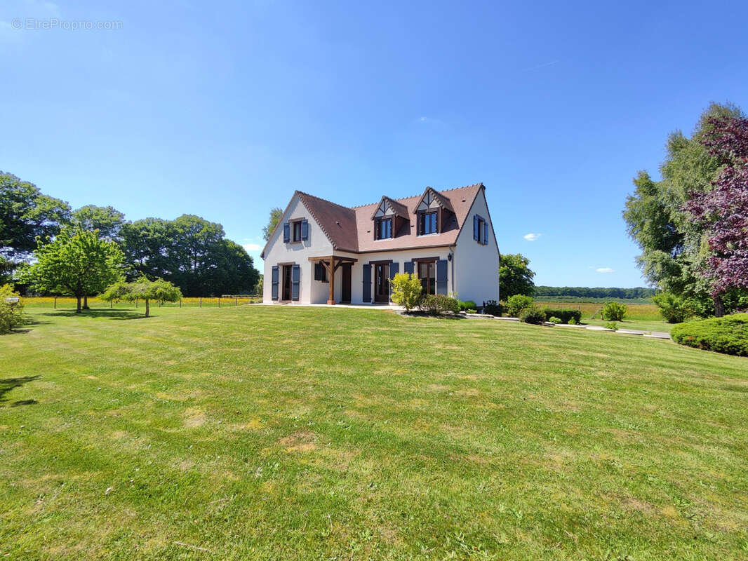 Maison à LONGNY-AU-PERCHE