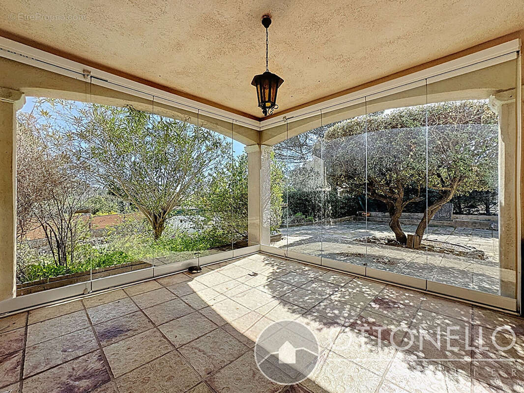 Maison à ROQUEBRUNE-SUR-ARGENS