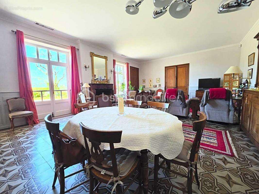 Maison à MONTELIMAR