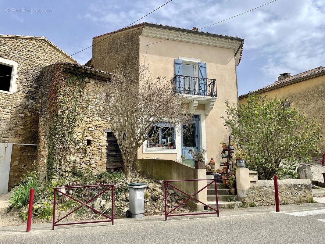 Maison à SAINT-MONTAN