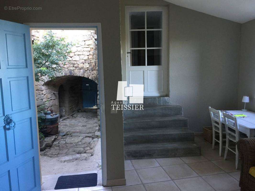Maison à SAINT-PIERRE-SAINT-JEAN