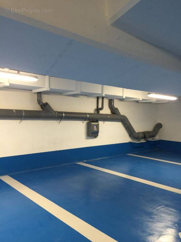 Parking à PARIS-4E