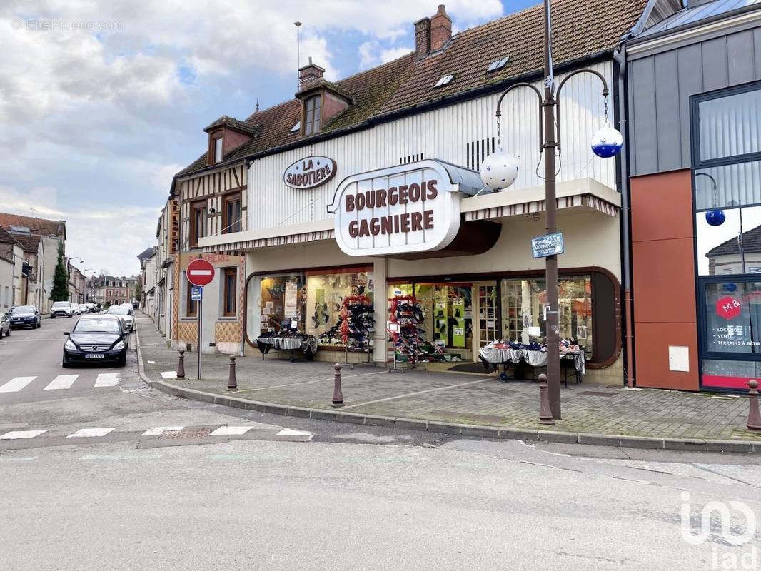 Photo 1 - Commerce à ROMILLY-SUR-SEINE