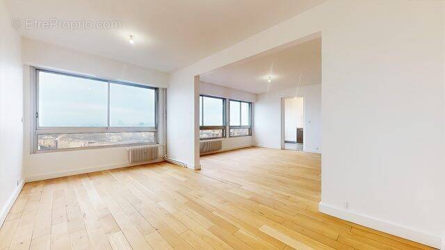 Appartement à COURBEVOIE