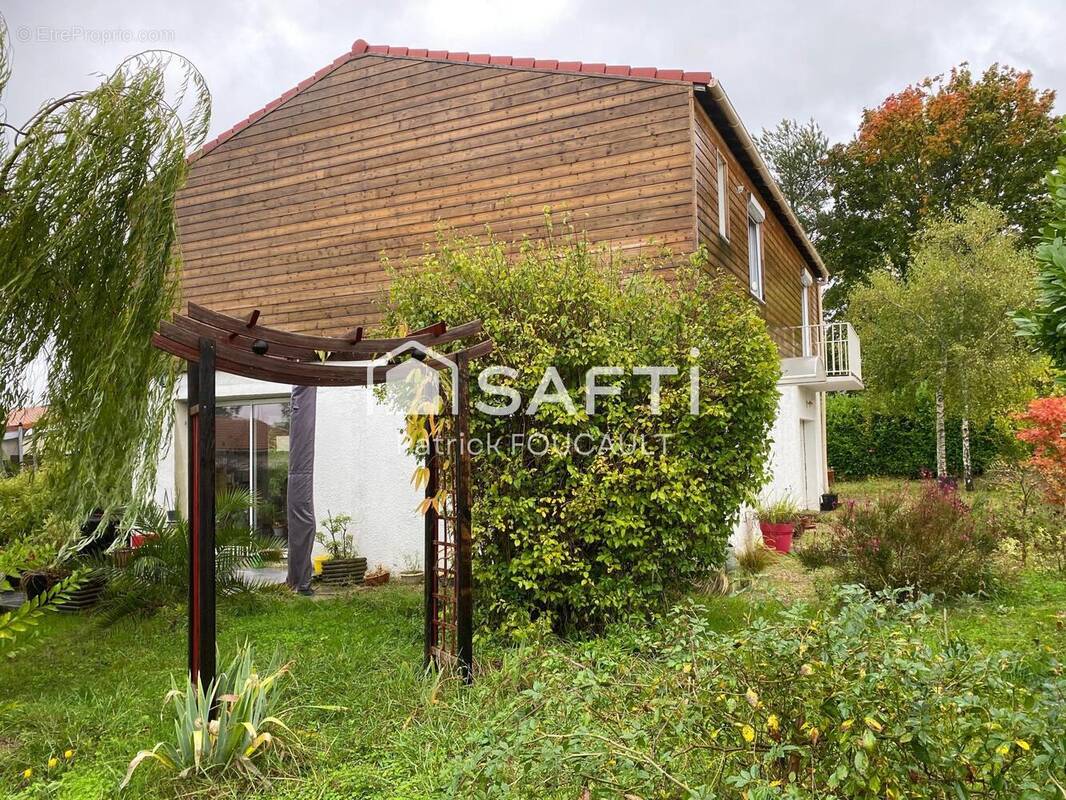 Photo 1 - Maison à POITIERS
