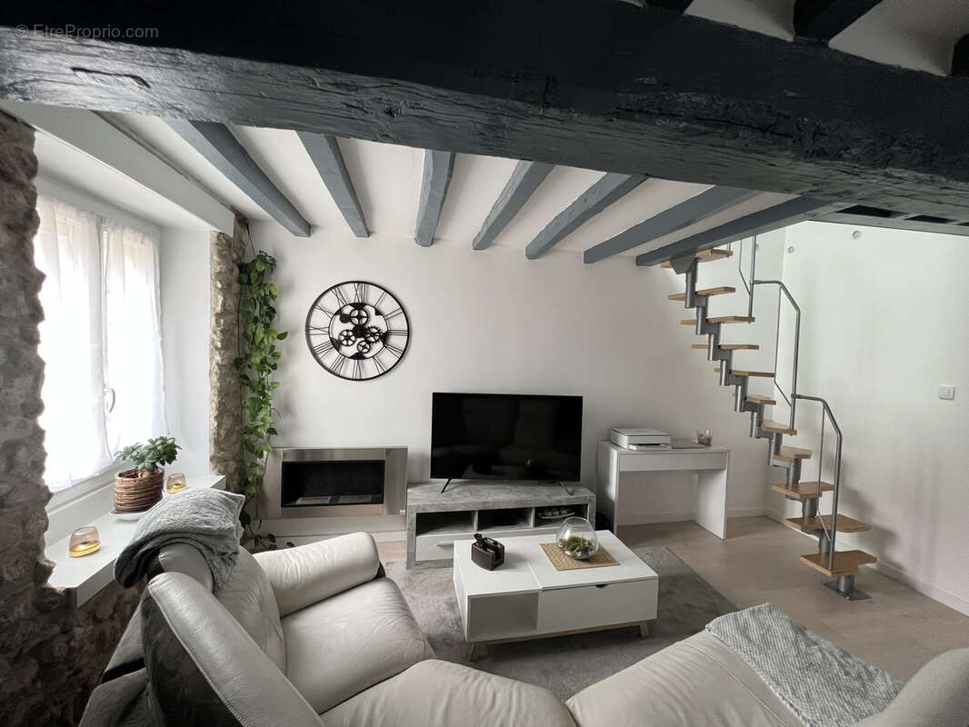 Maison à LA QUEUE-LES-YVELINES
