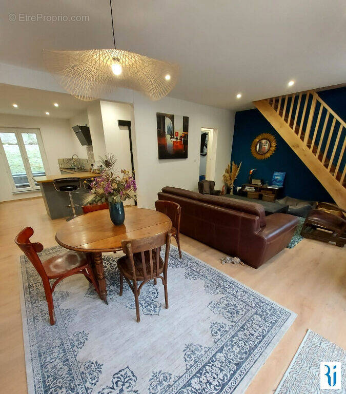 Maison à LE MESNIL-ESNARD