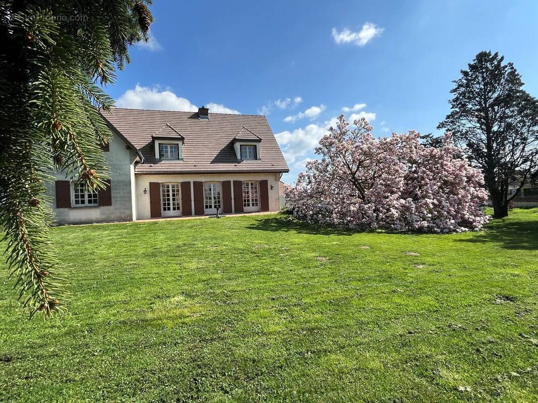 Maison à OUROUX-SUR-SAONE