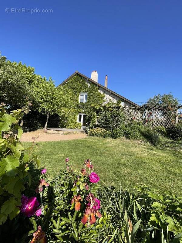 Maison à MAZIERES-EN-MAUGES