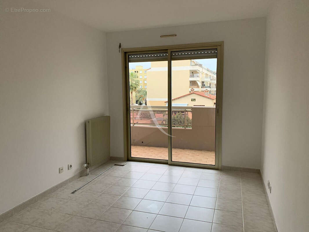 Appartement à SAINT-LAURENT-DU-VAR