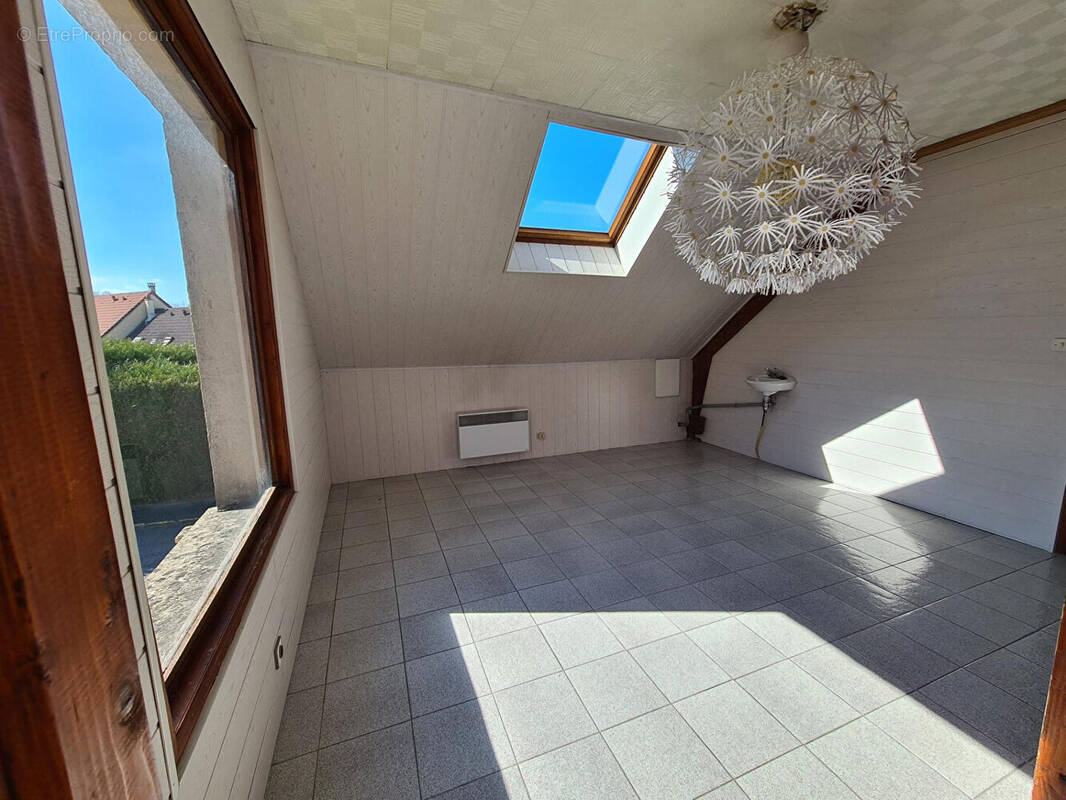 Appartement à QUINCY-VOISINS