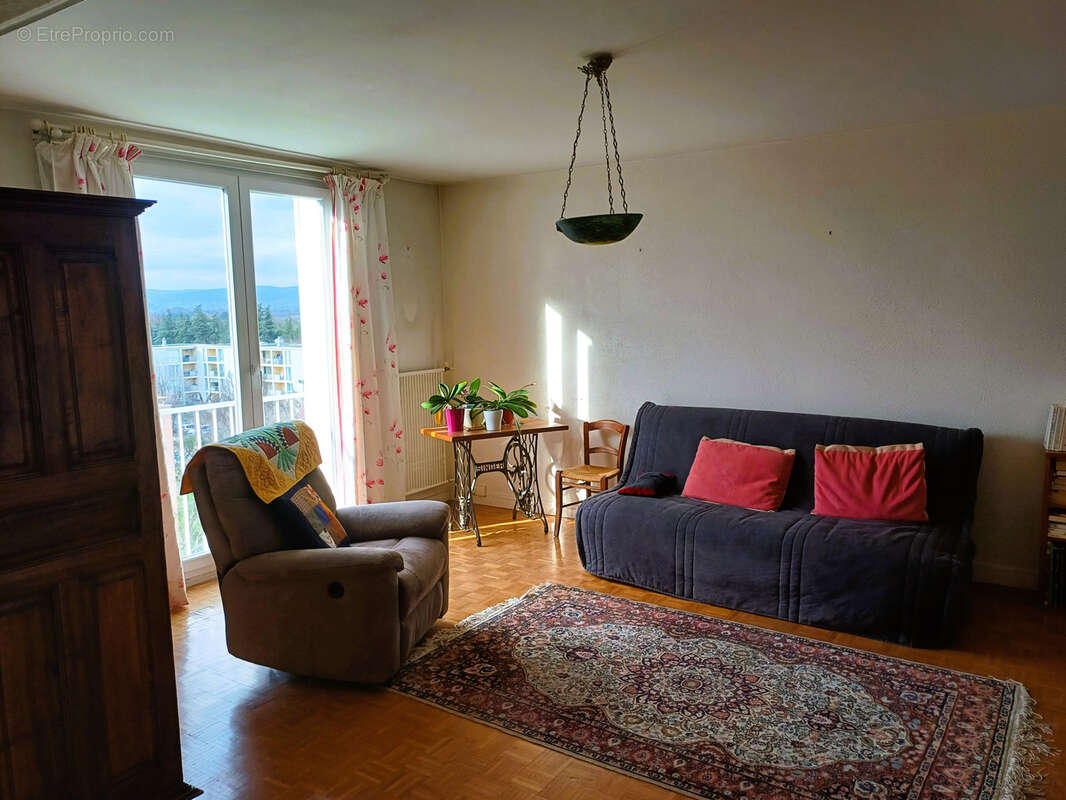 Appartement à PIERRELATTE