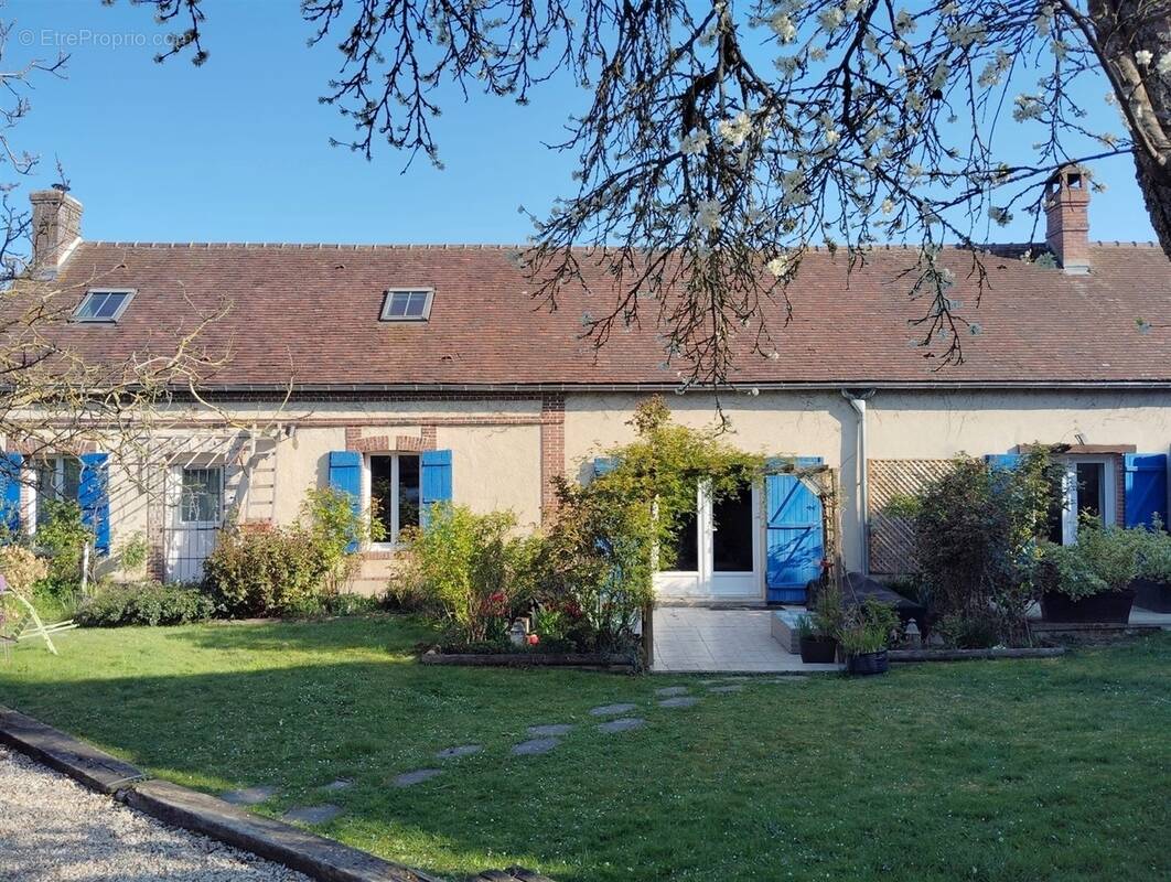 Maison à DAMPIERRE-SUR-AVRE