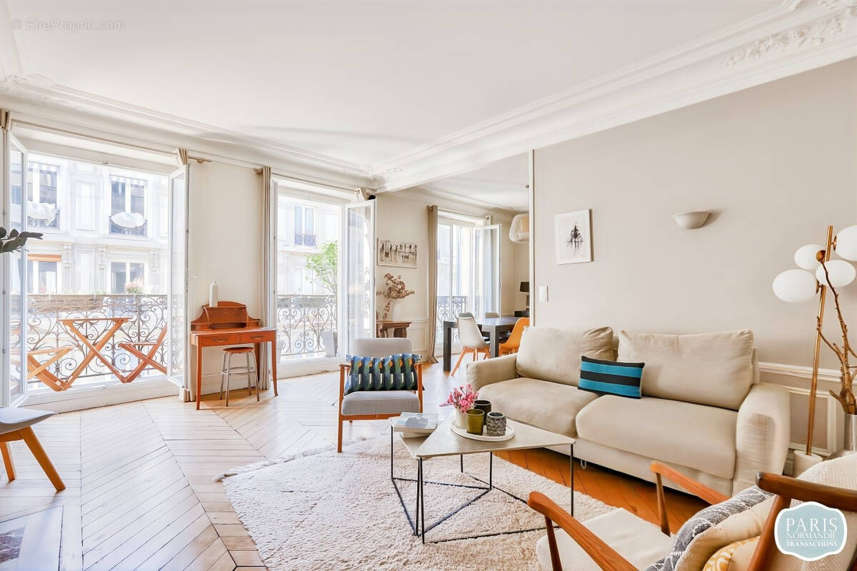 Appartement à PARIS-8E