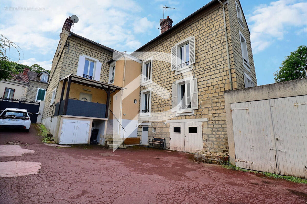 Maison à MERY-SUR-OISE