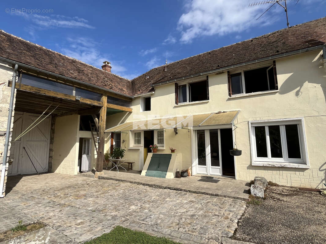 Maison à LA CHAPELLE-LA-REINE