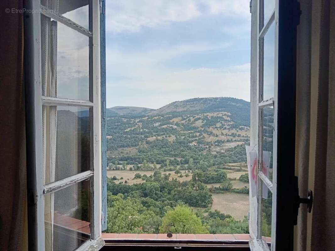 Appartement à COURSEGOULES