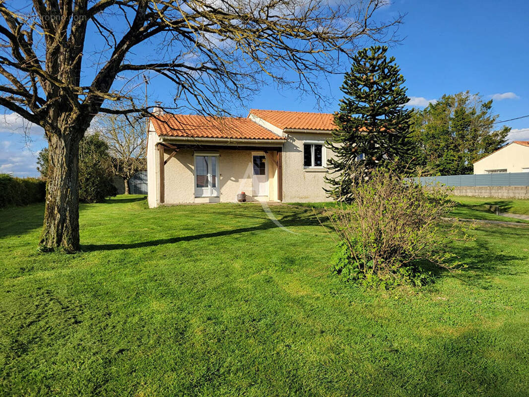 Maison à LEGE