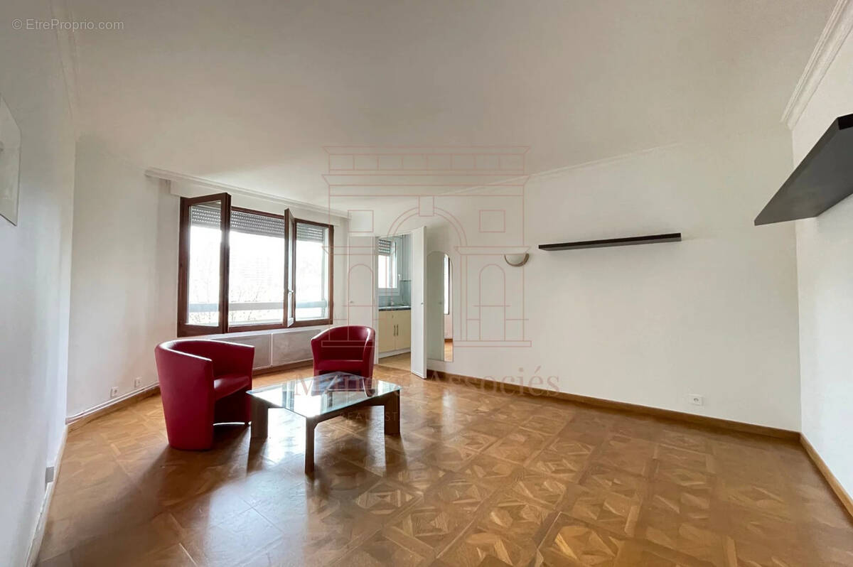 Appartement à COURBEVOIE