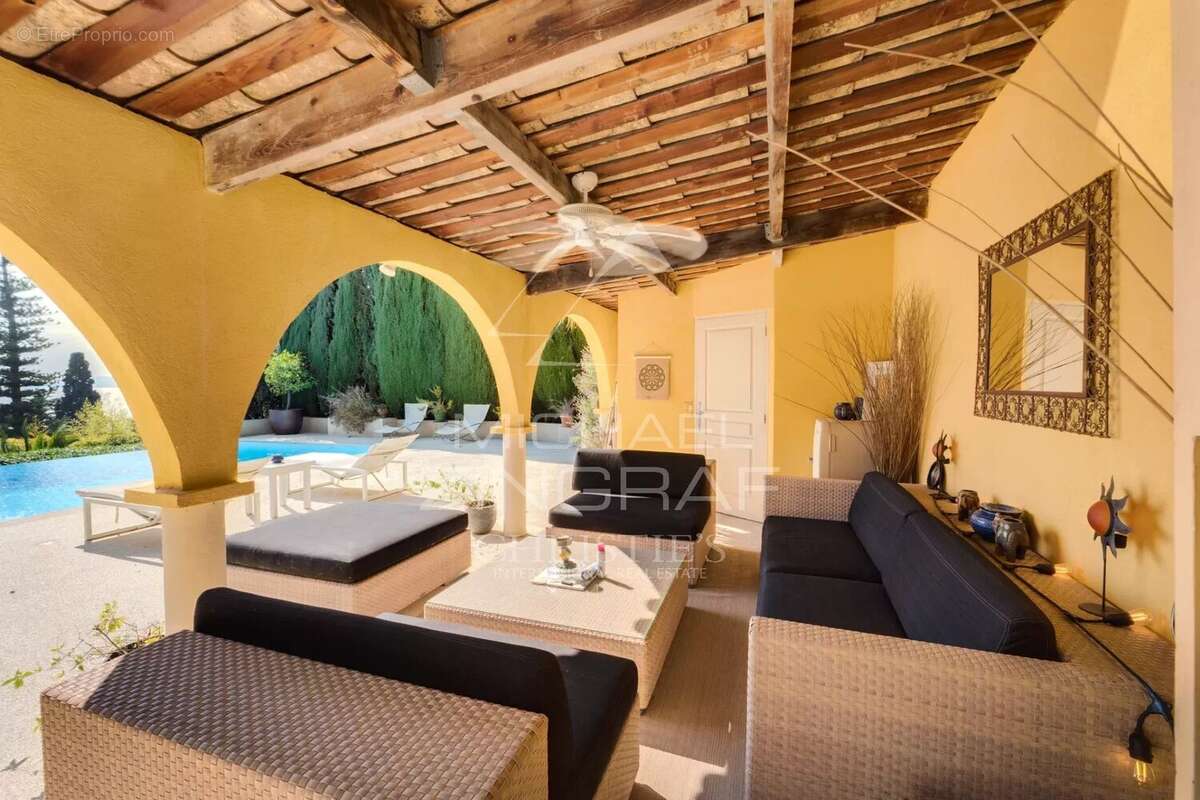 Maison à EZE