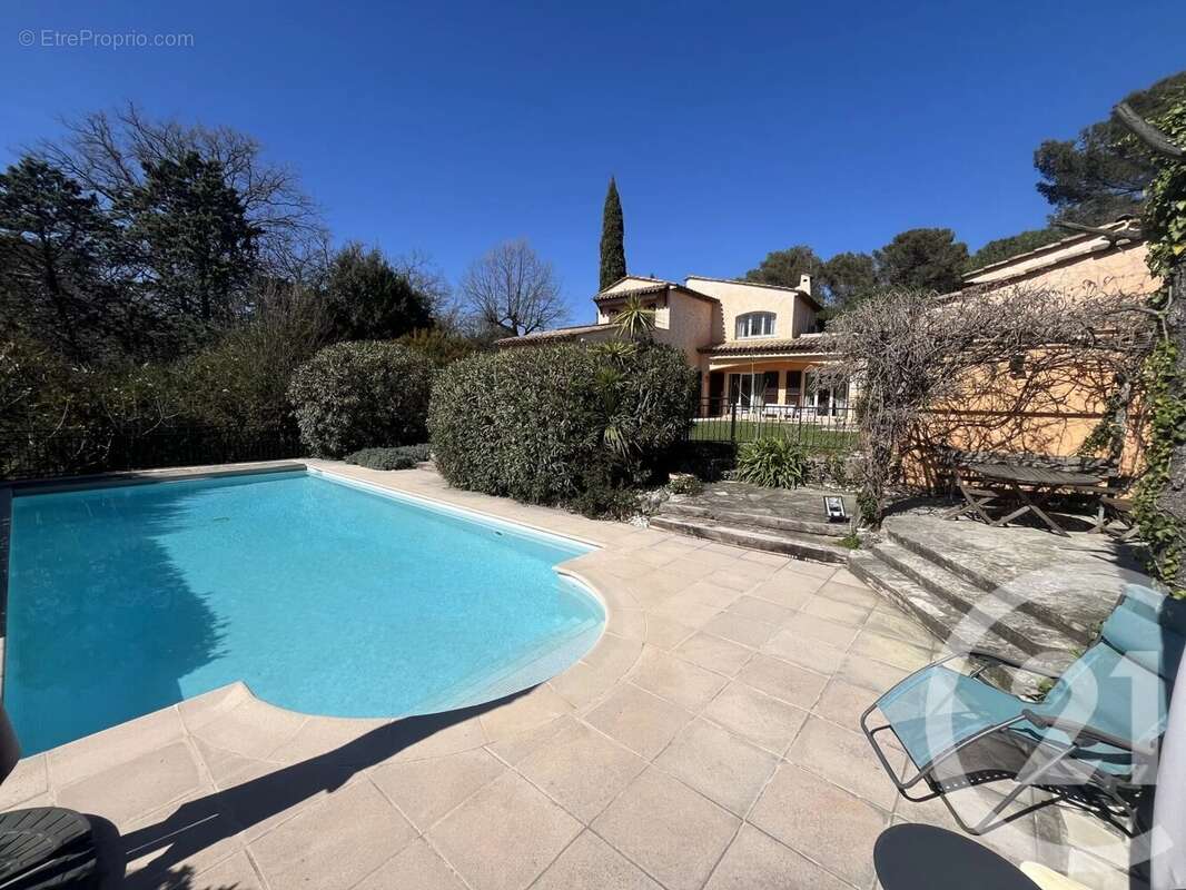 Maison à ROQUEFORT-LES-PINS