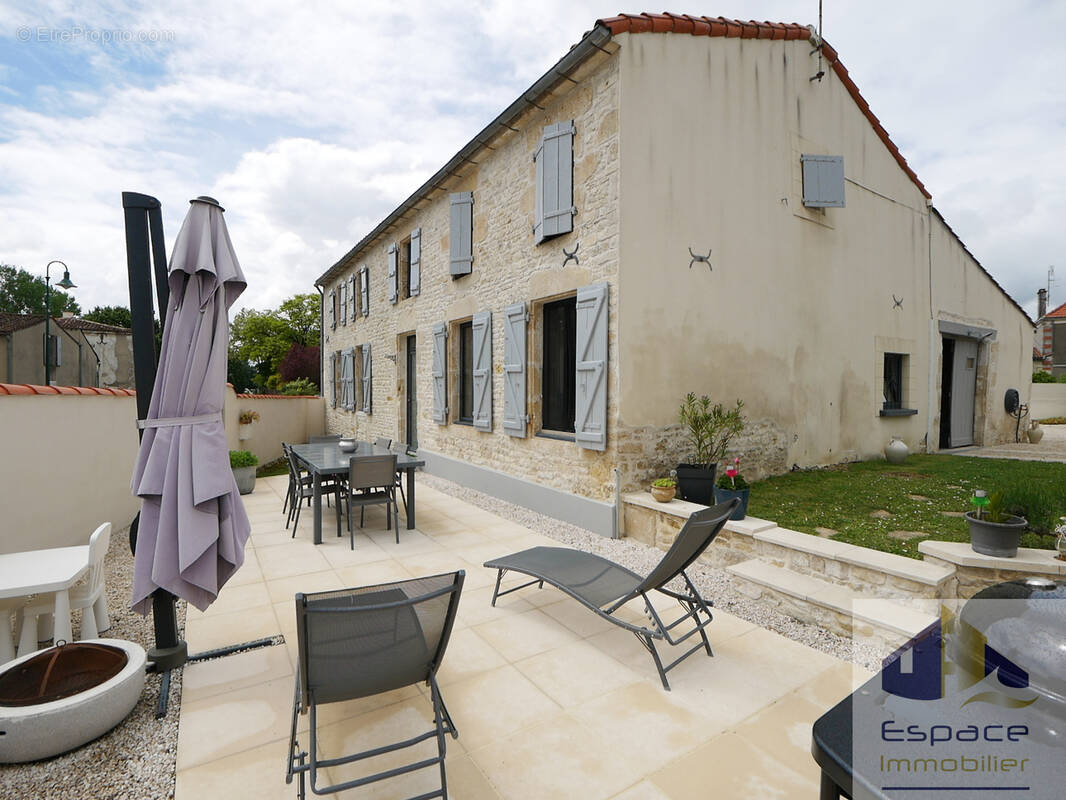 Maison à AIGREFEUILLE-D&#039;AUNIS