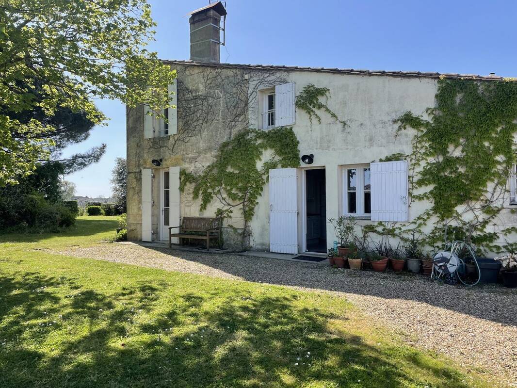 Maison à SAINT-EMILION