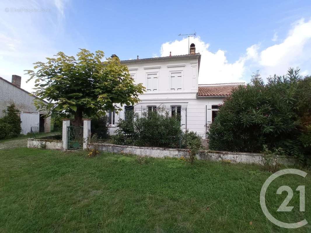 Maison à SABLONS