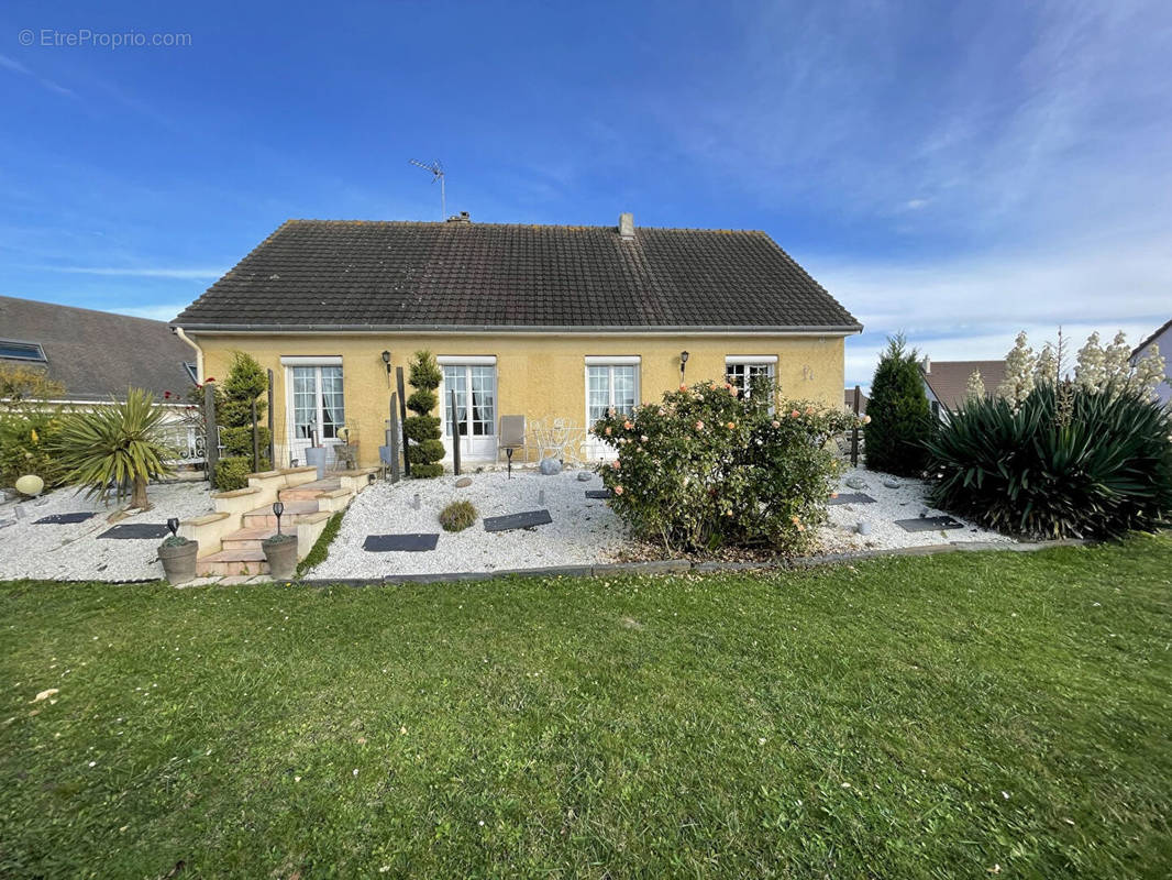 Maison à BELLENGREVILLE