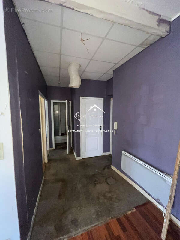 Entrée de&lt;br&gt;5,93 M2 - Appartement à CHATELLERAULT