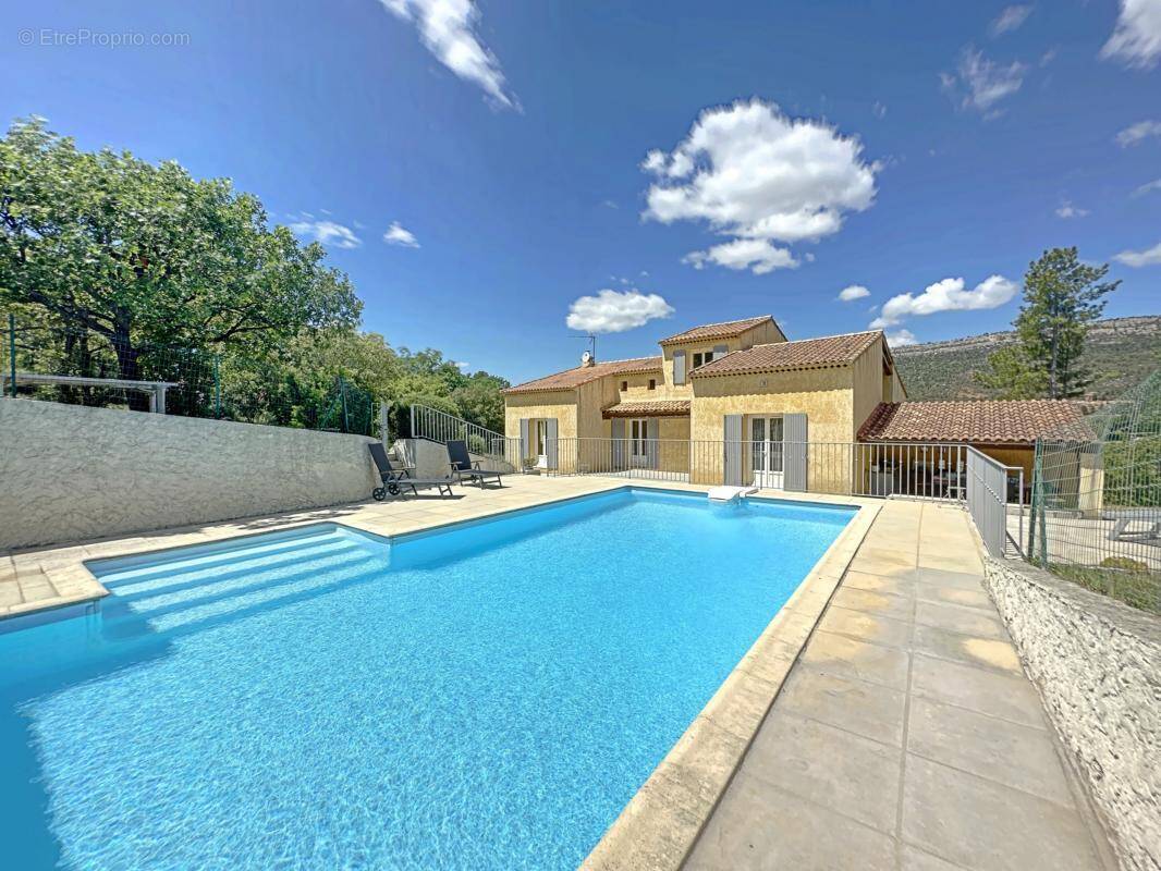Maison à CHATEAUNEUF-LE-ROUGE