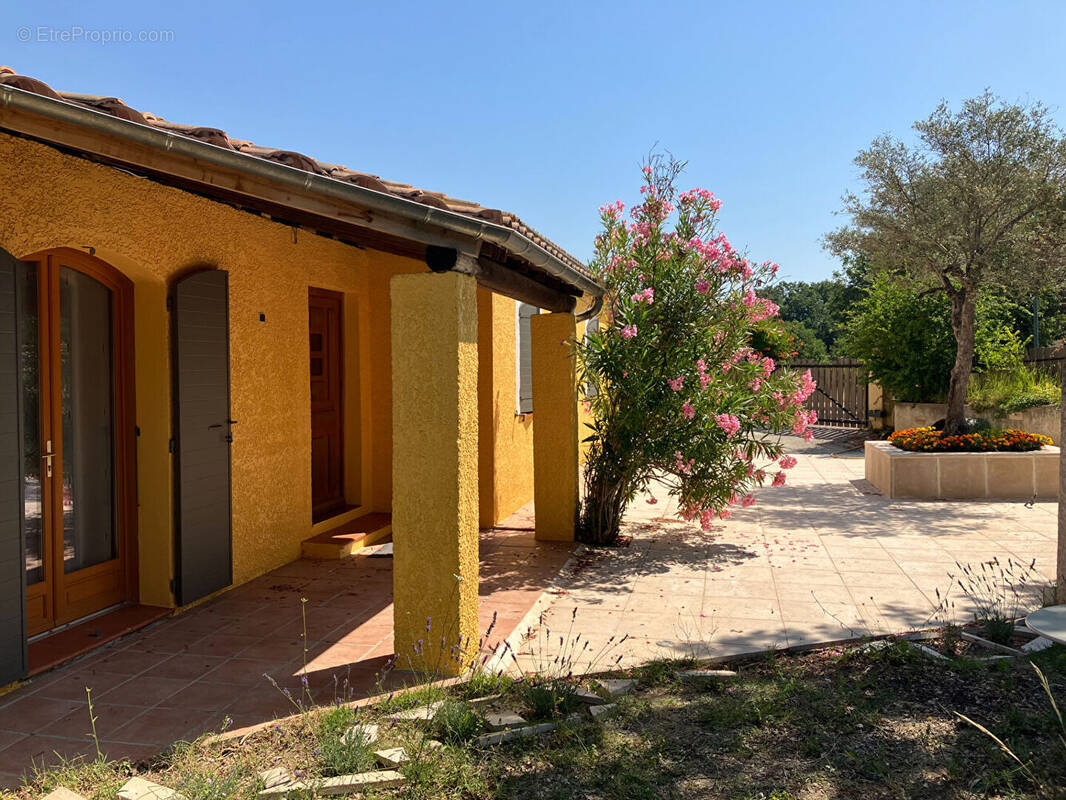 Autre à PEYROLLES-EN-PROVENCE