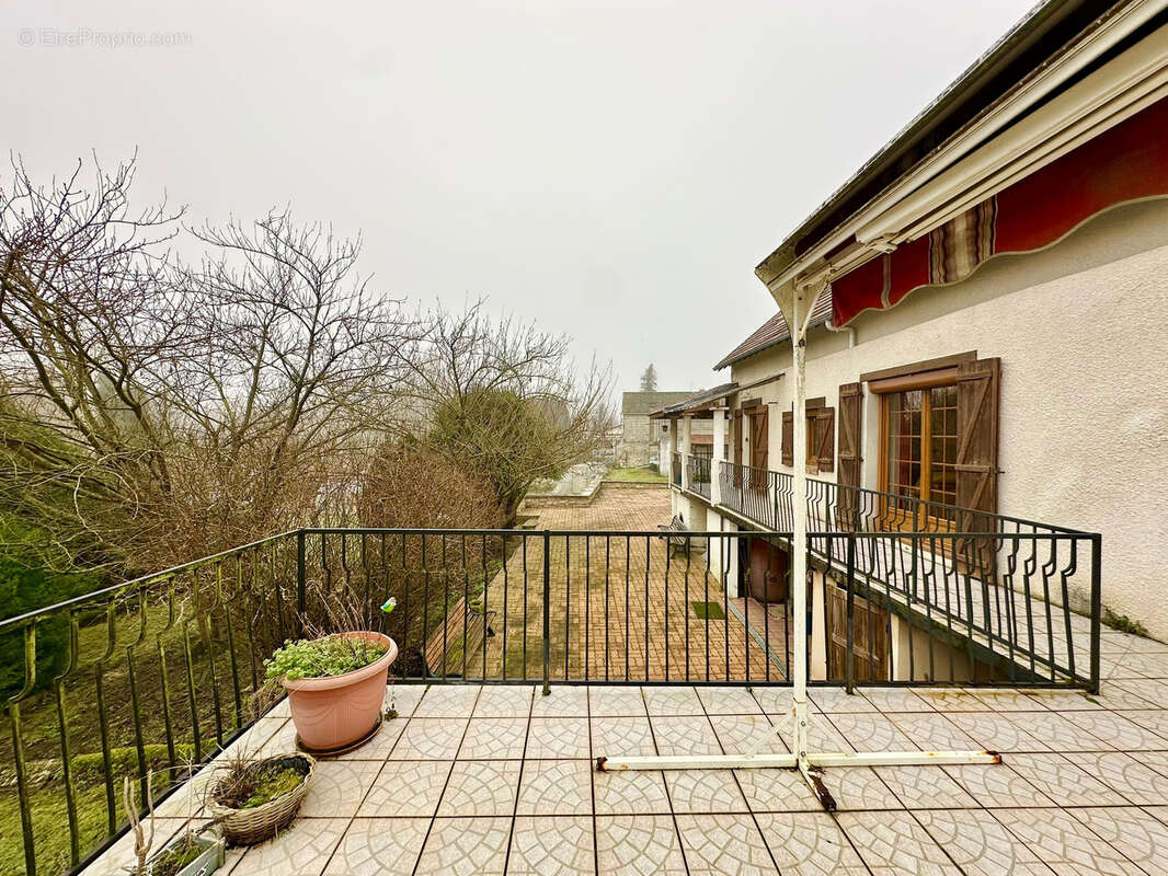 Maison à VERNEUIL-EN-HALATTE