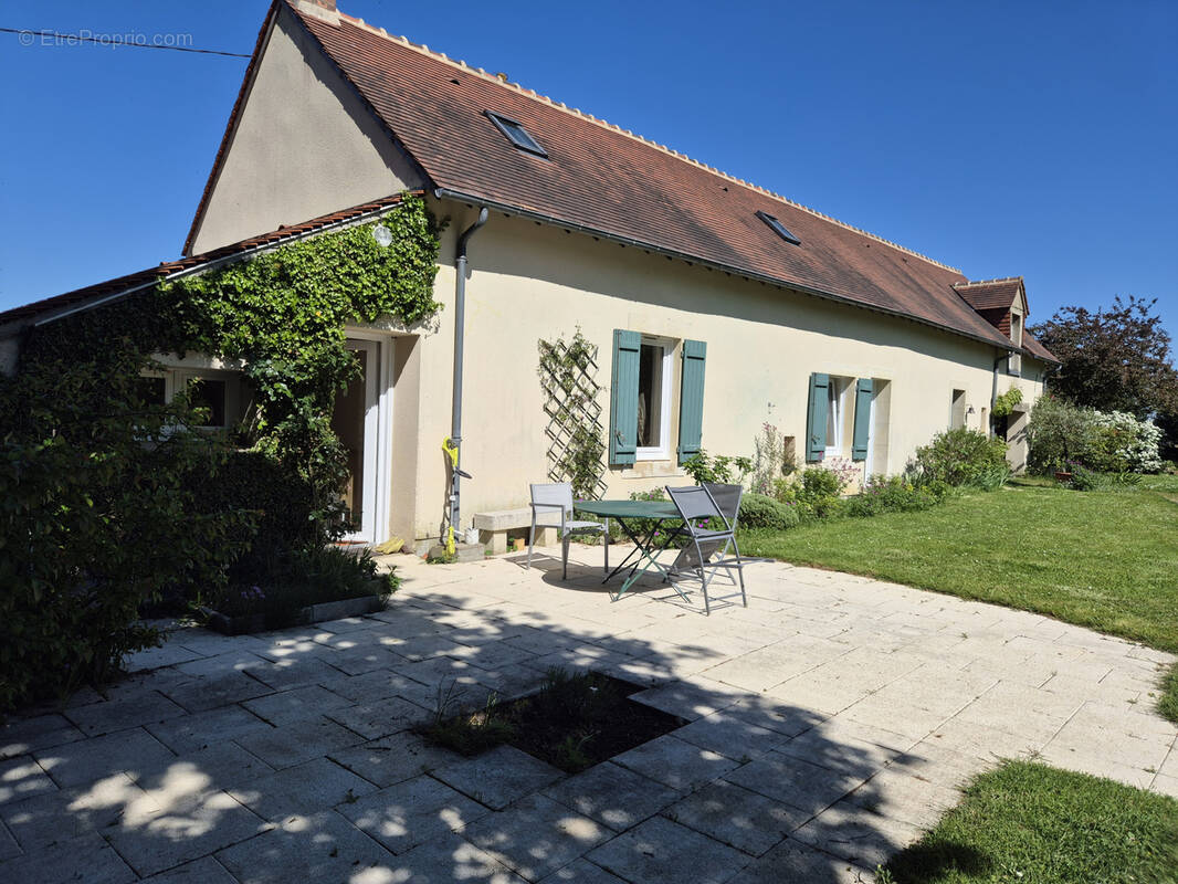 Maison à NOYEN-SUR-SARTHE
