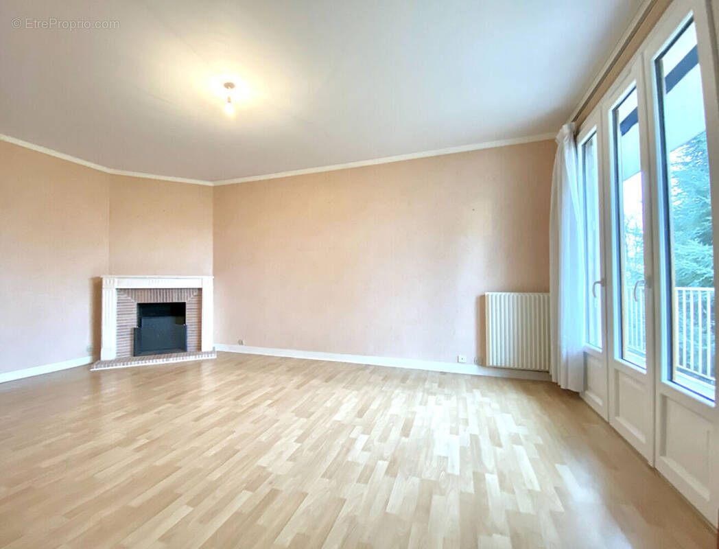 Appartement à SAINT-CYR-SUR-LOIRE