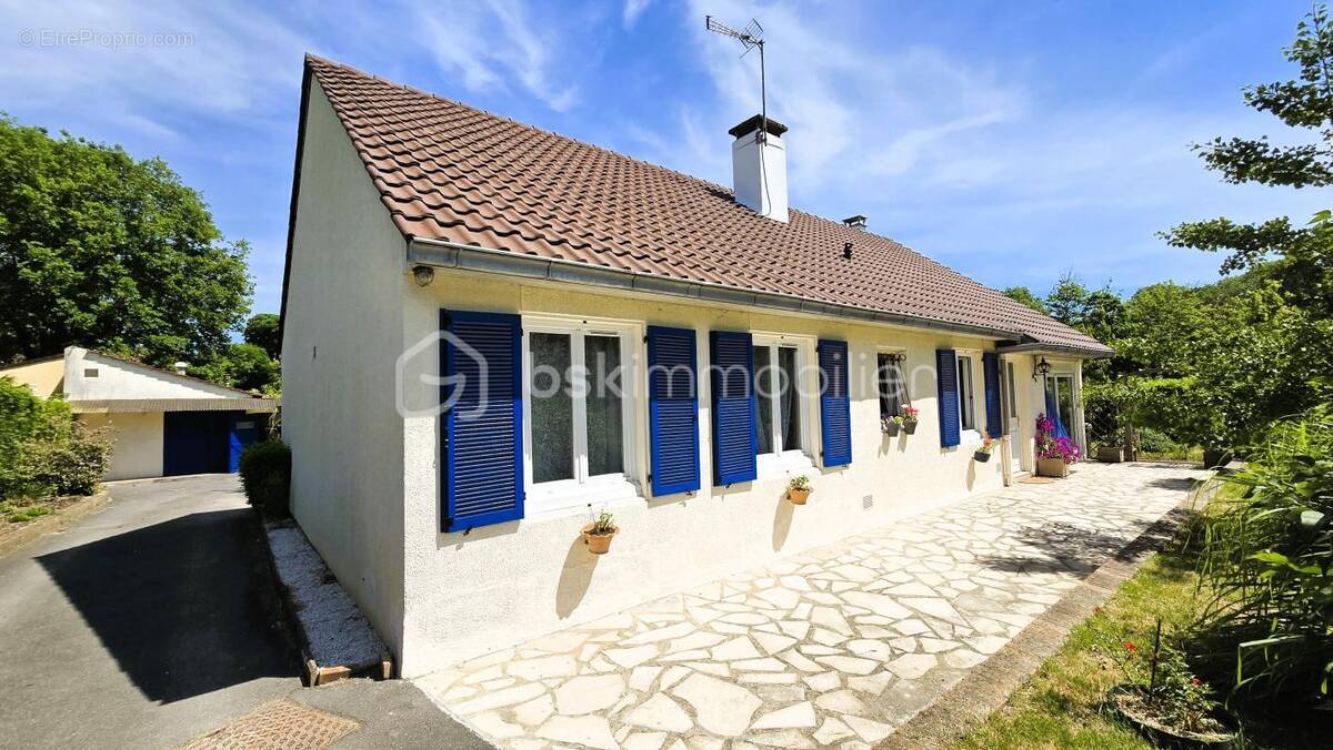 Maison à VERT-LE-GRAND