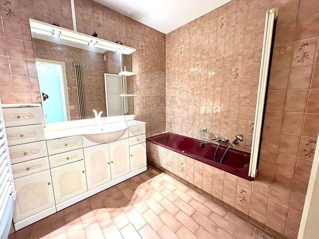 Appartement à VALLAURIS