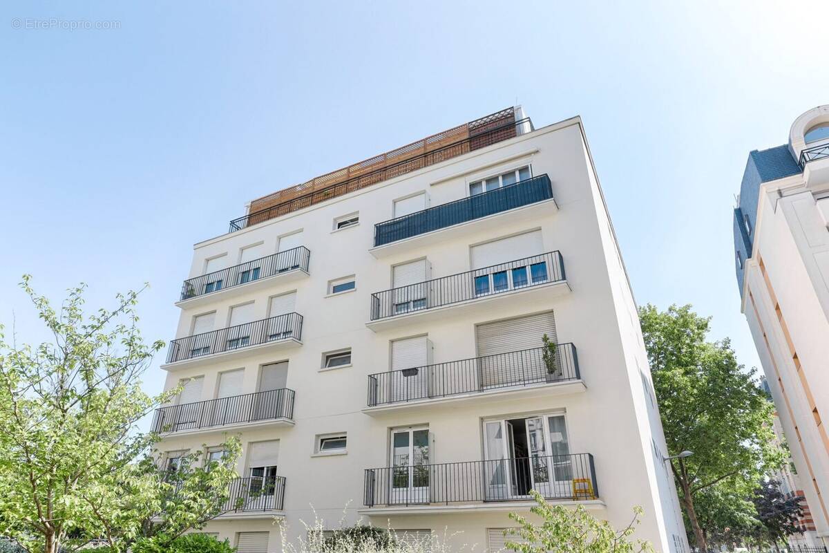 Appartement à LA GARENNE-COLOMBES