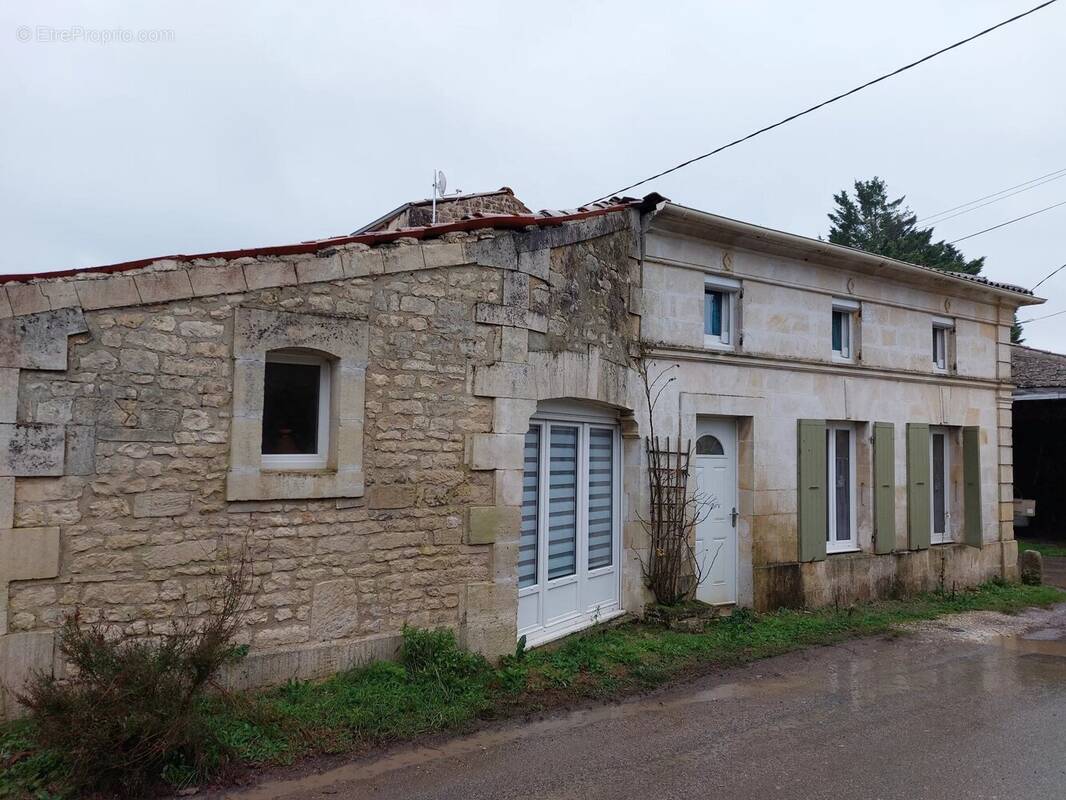 Maison à JONZAC