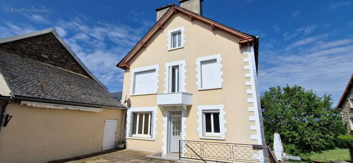 Appartement à COMPS-LA-GRAND-VILLE