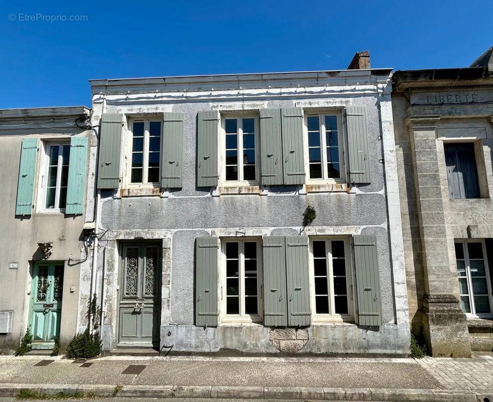 Maison à MARENNES