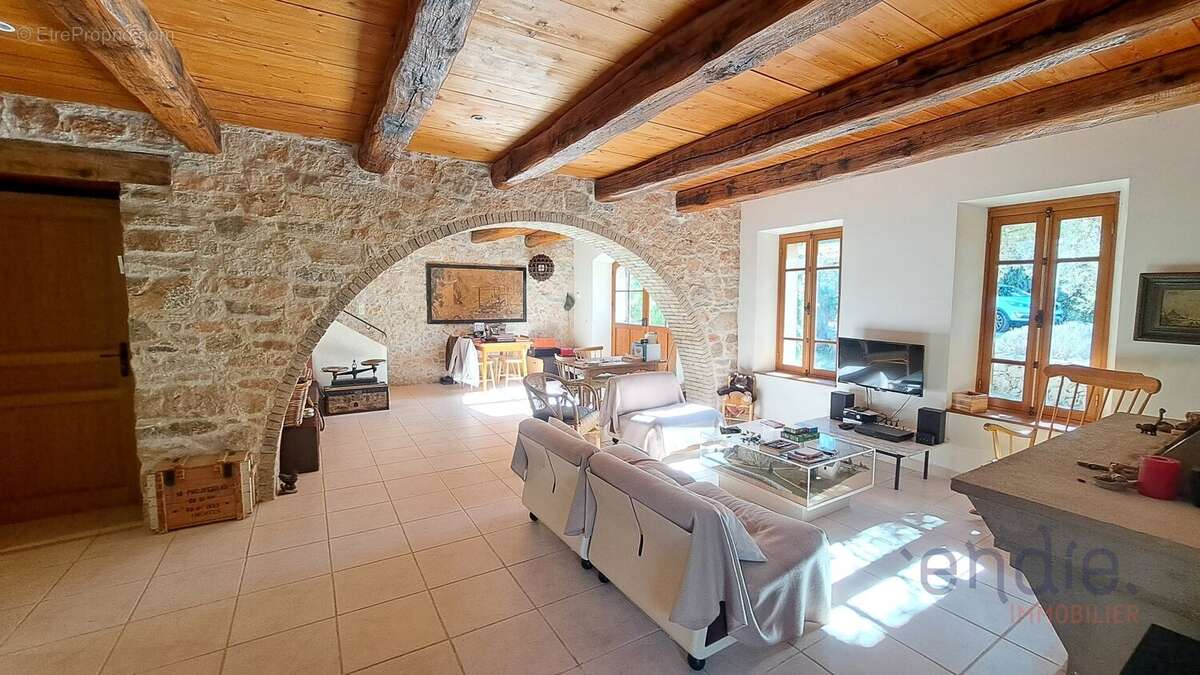 Maison à LORGUES