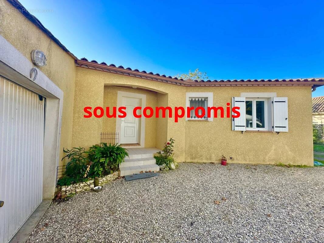 Maison à SAINT-CHAPTES