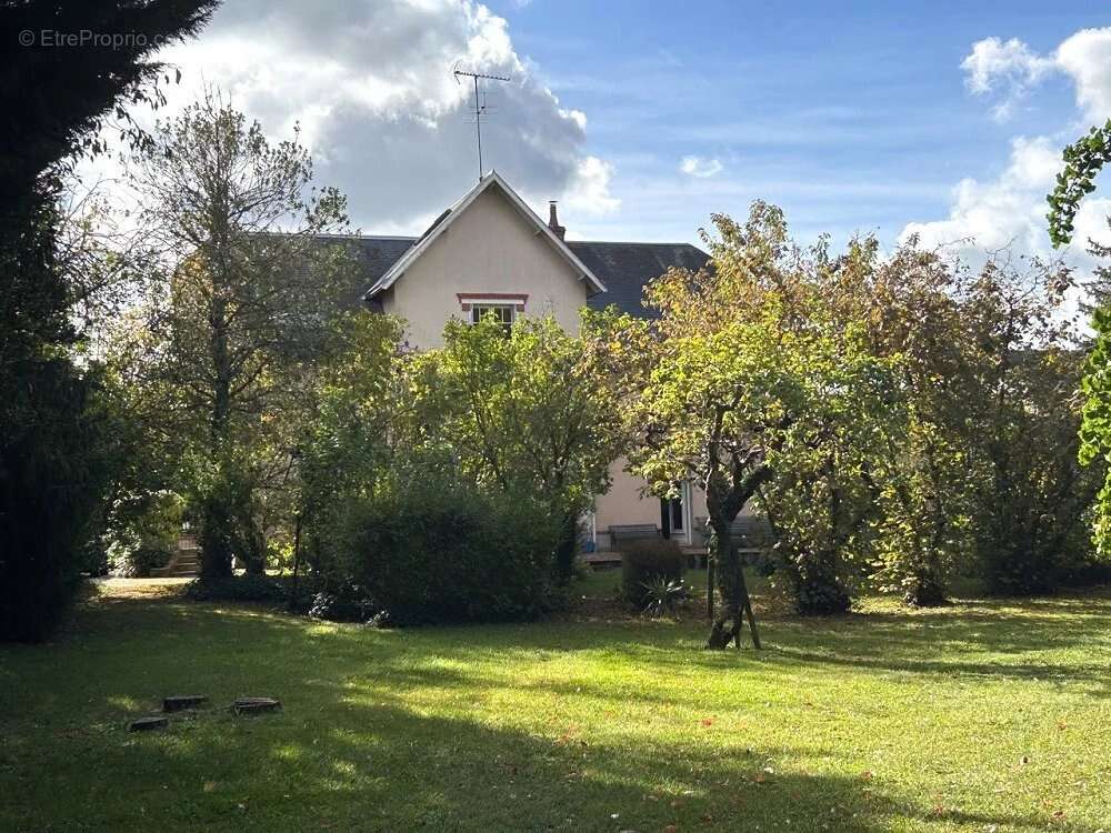 Maison à BEAUNE-LA-ROLANDE