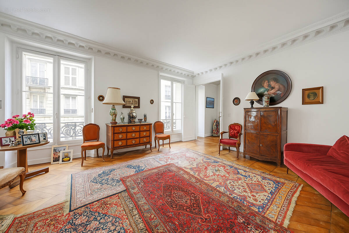 Appartement à PARIS-8E
