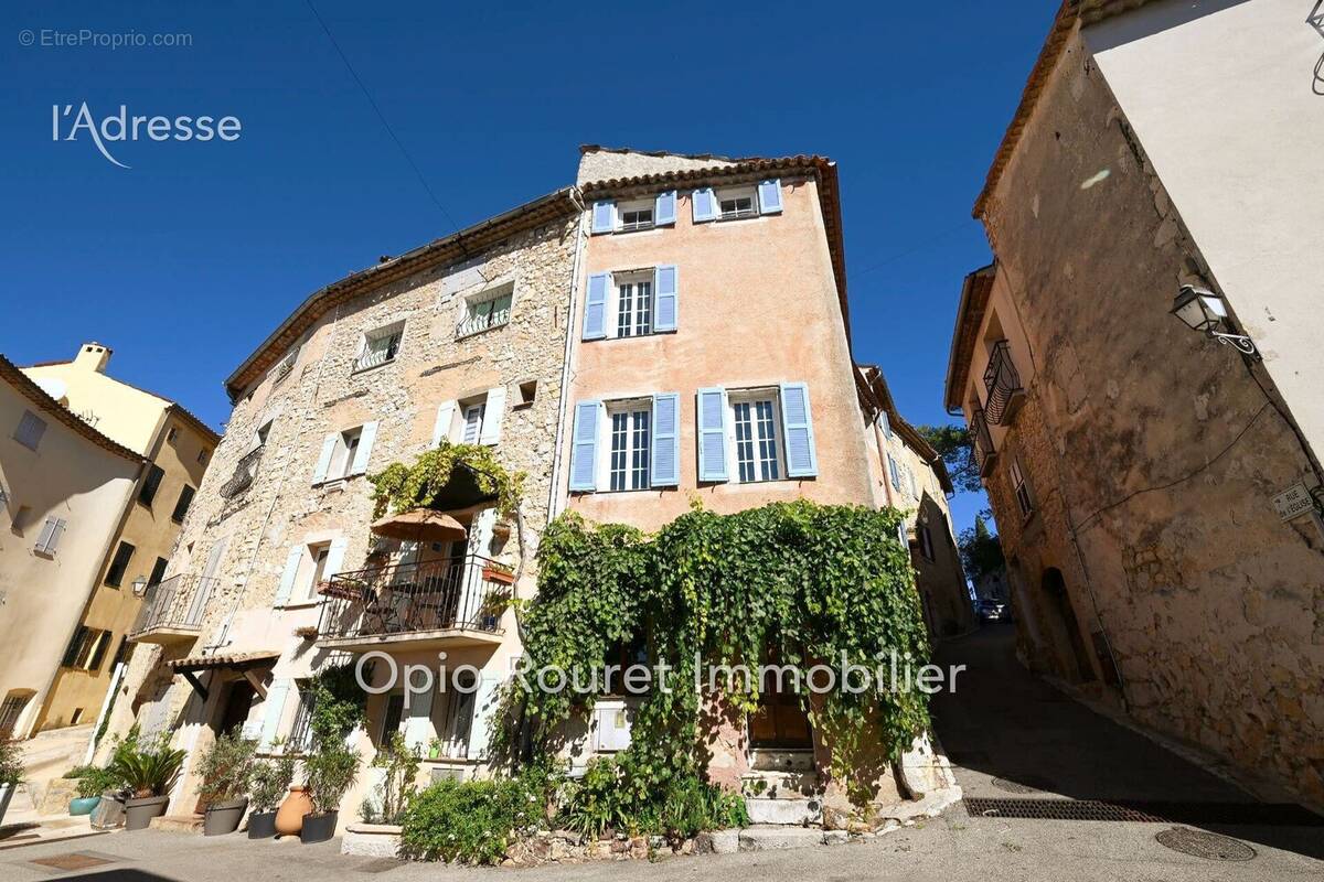 Maison à CHATEAUNEUF-GRASSE