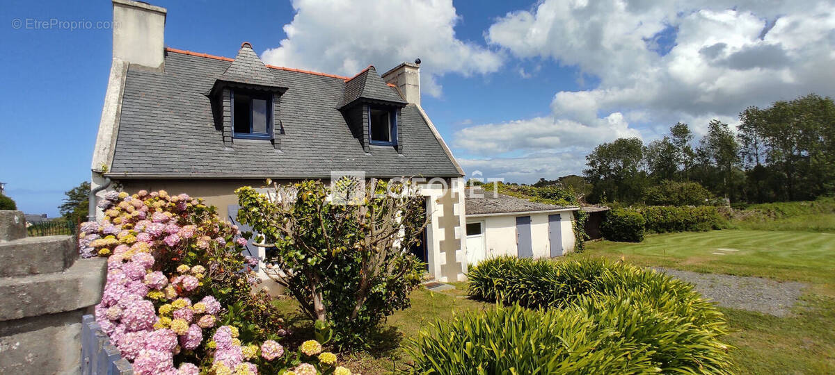 Maison à PLOUGRESCANT