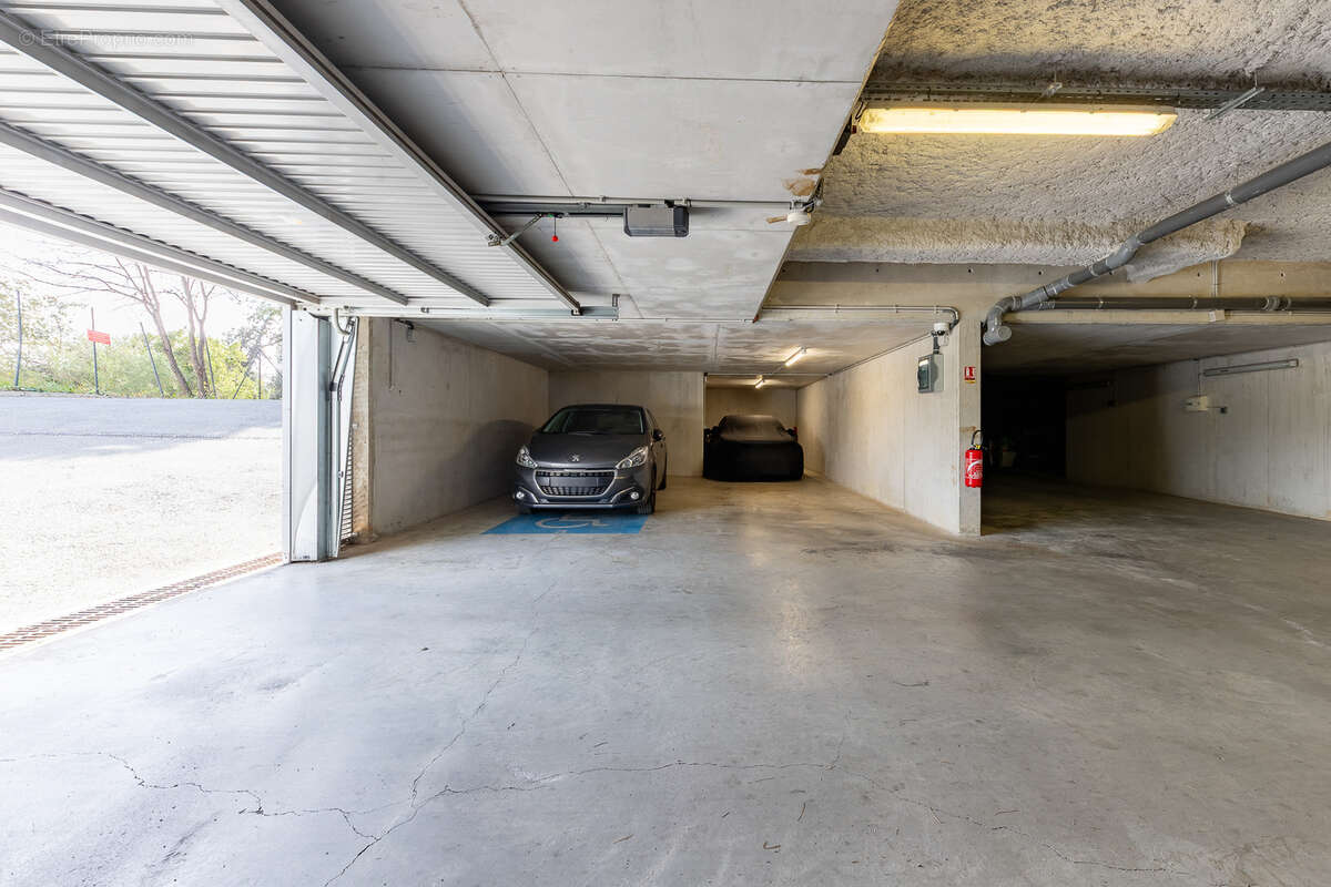 Appartement à SAINT-LAURENT-DU-VAR