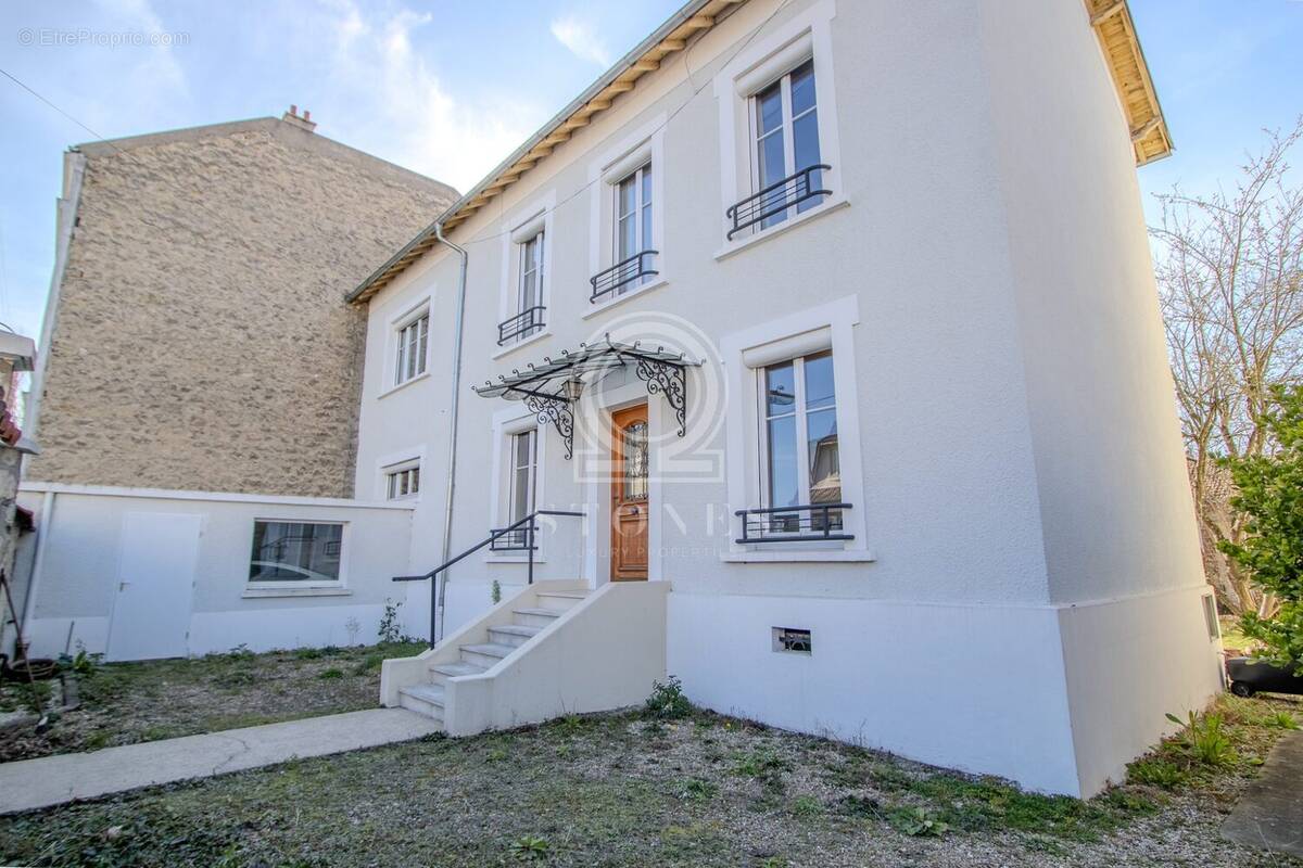 Maison à SAINT-MAUR-DES-FOSSES