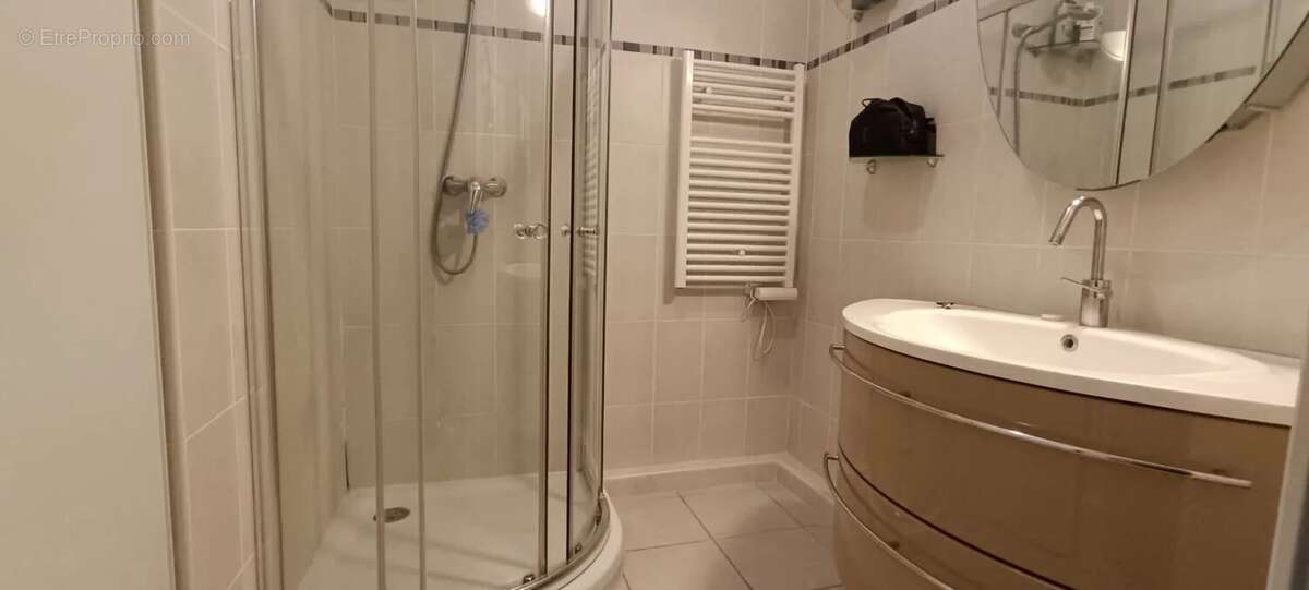 Appartement à SAINT-LAURENT-DU-VAR